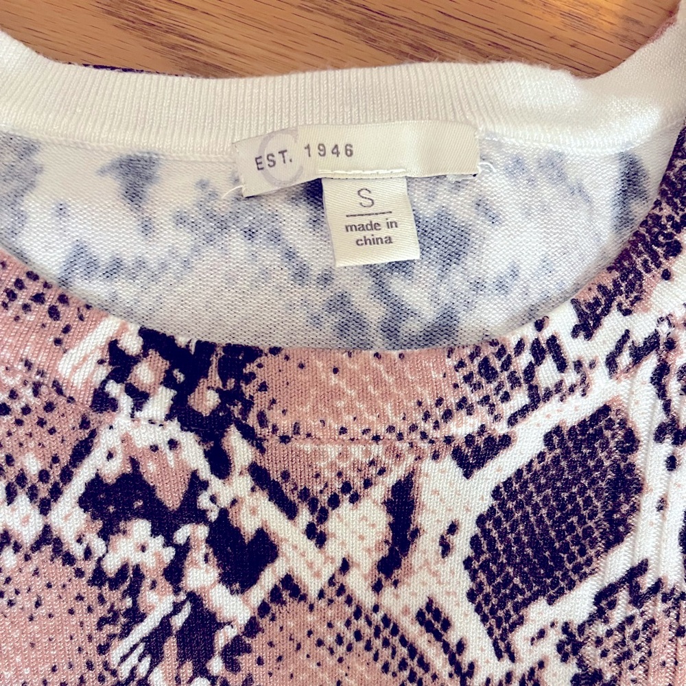 Est. 1946; Small; Snakeskin, pink, brown; long sleeve sweater; ribbed detail.